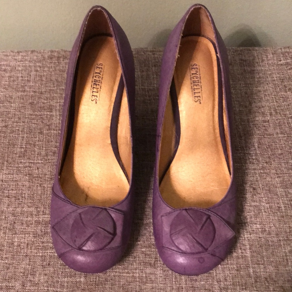 Seychelles wedge rounded toe